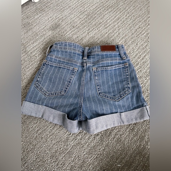 hollister jean shorts - Picture 2 of 3
